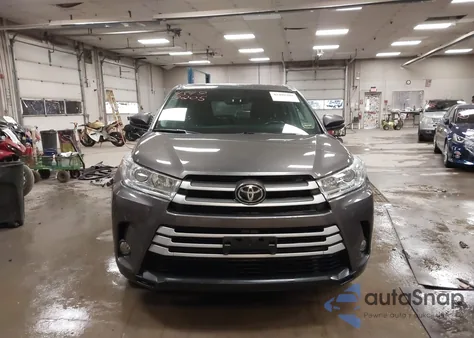 2018 Toyota Highlander Xle z USA, uszkodzony, nr VIN 5TDJZRFH7JS891334